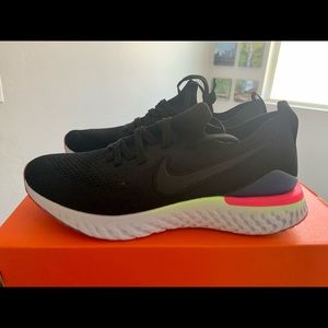 Nike Epic React Flyknit 2